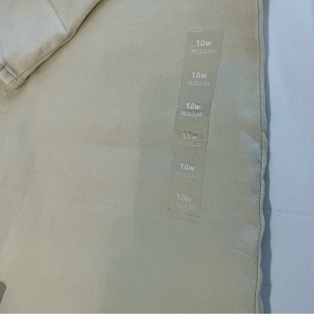 M JEANS SIZE 18R Women's Cream Jeans